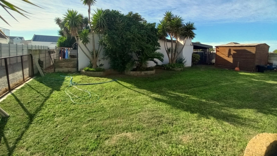 4 Bedroom Property for Sale in Britannia Bay Western Cape